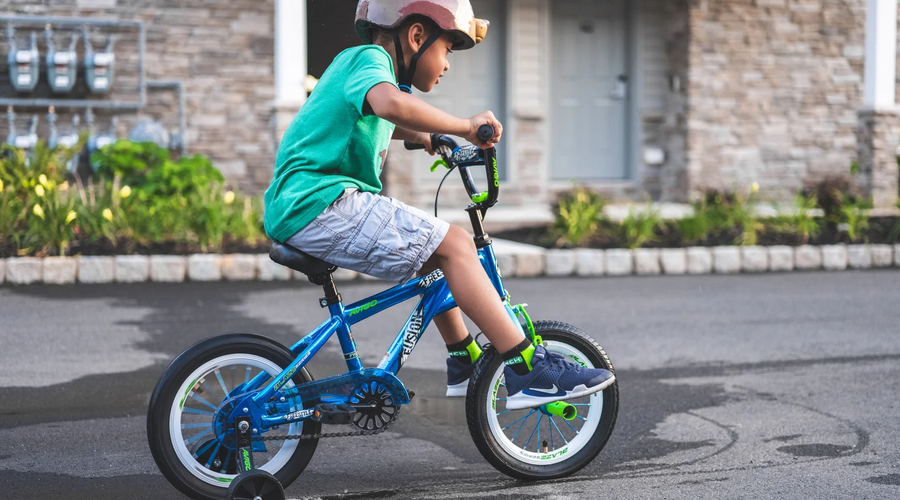 自転車のヘルメット着用